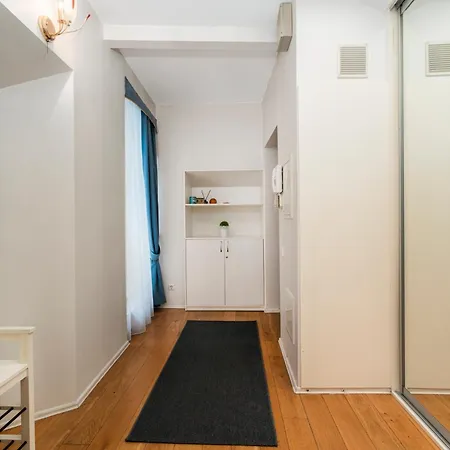 Апартаменти Old Town T8 Self Check In *